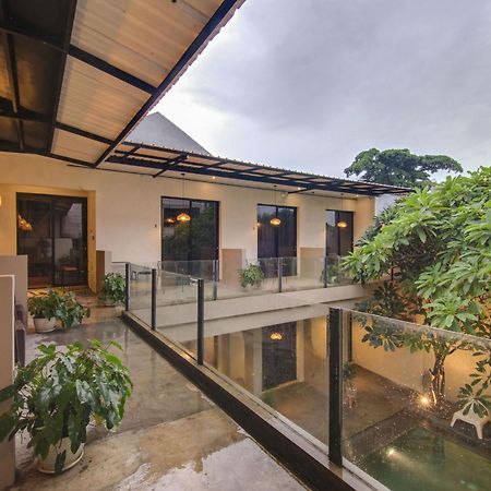 Escotel Casa De Luga Jakarta Exterior photo