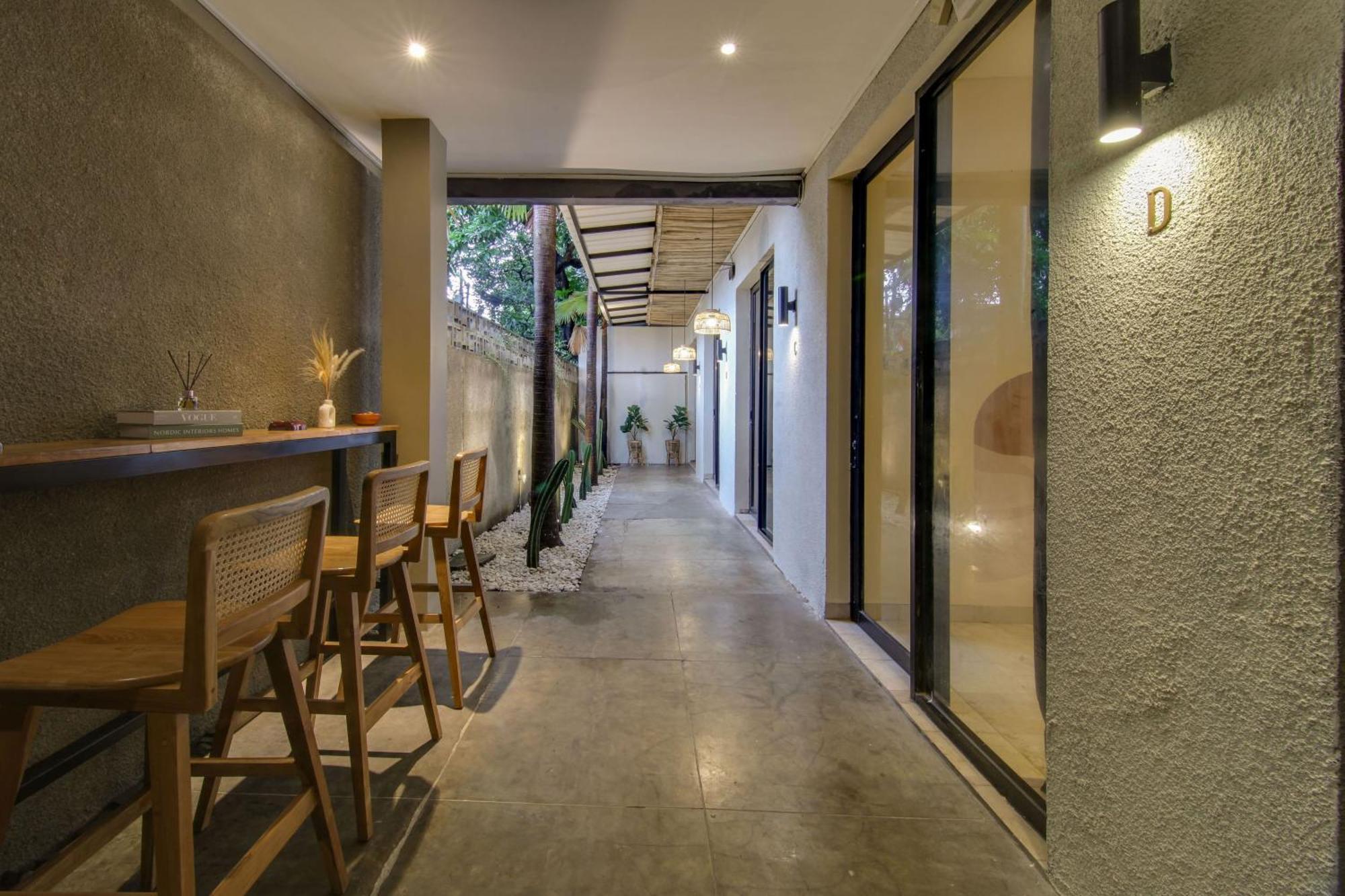 Escotel Casa De Luga Jakarta Exterior photo