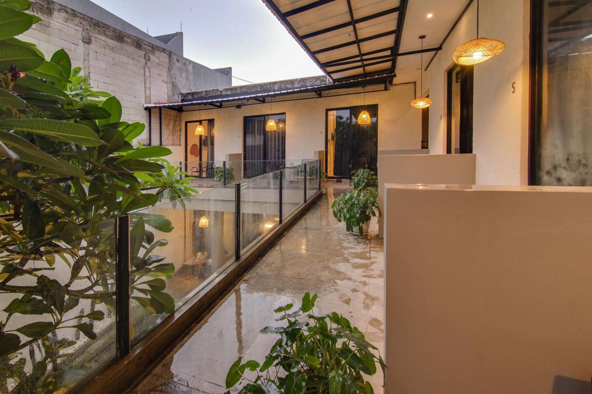 Escotel Casa De Luga Jakarta Exterior photo